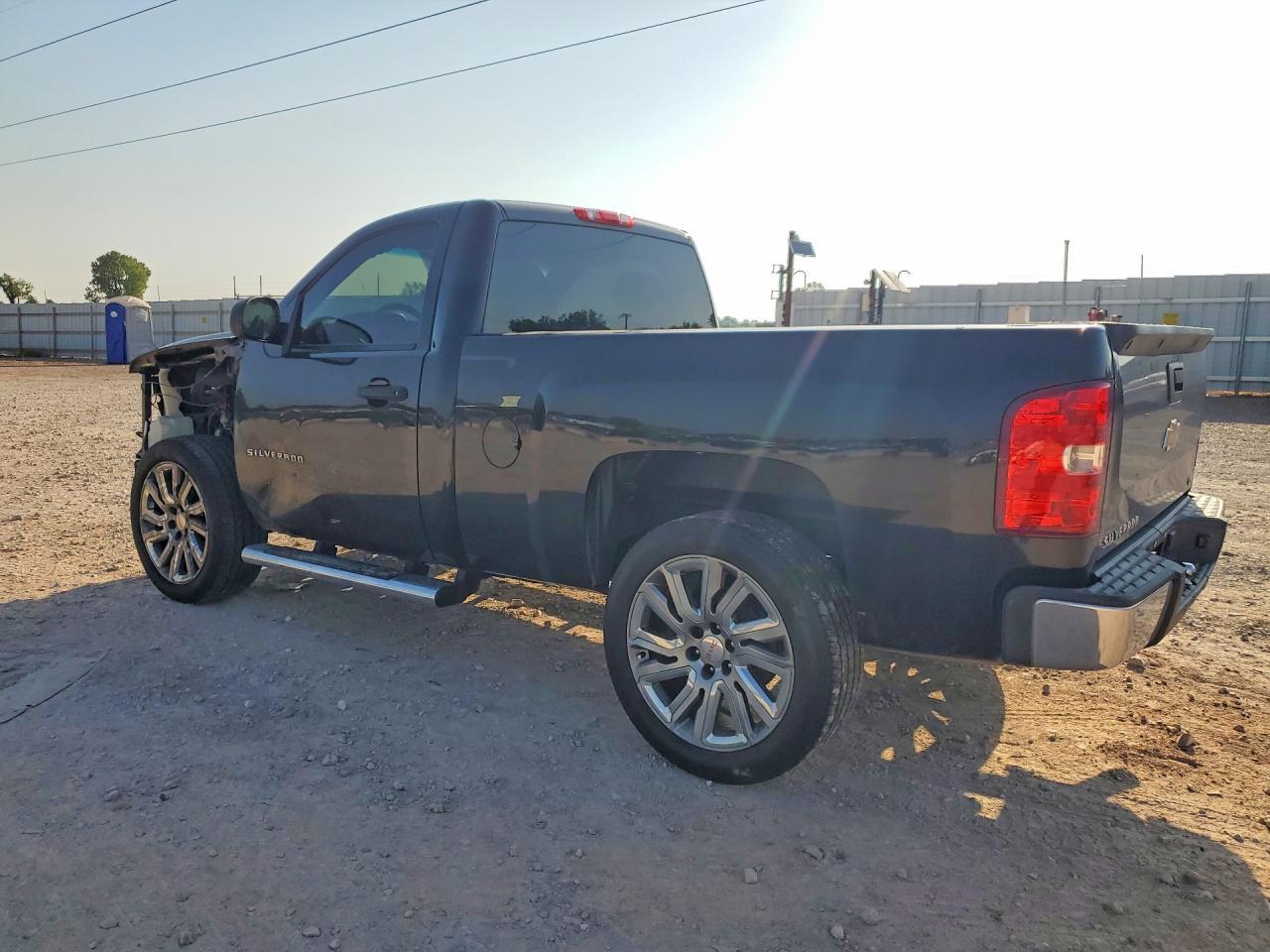 2013 Chevrolet Silverado C1500 - Image 2