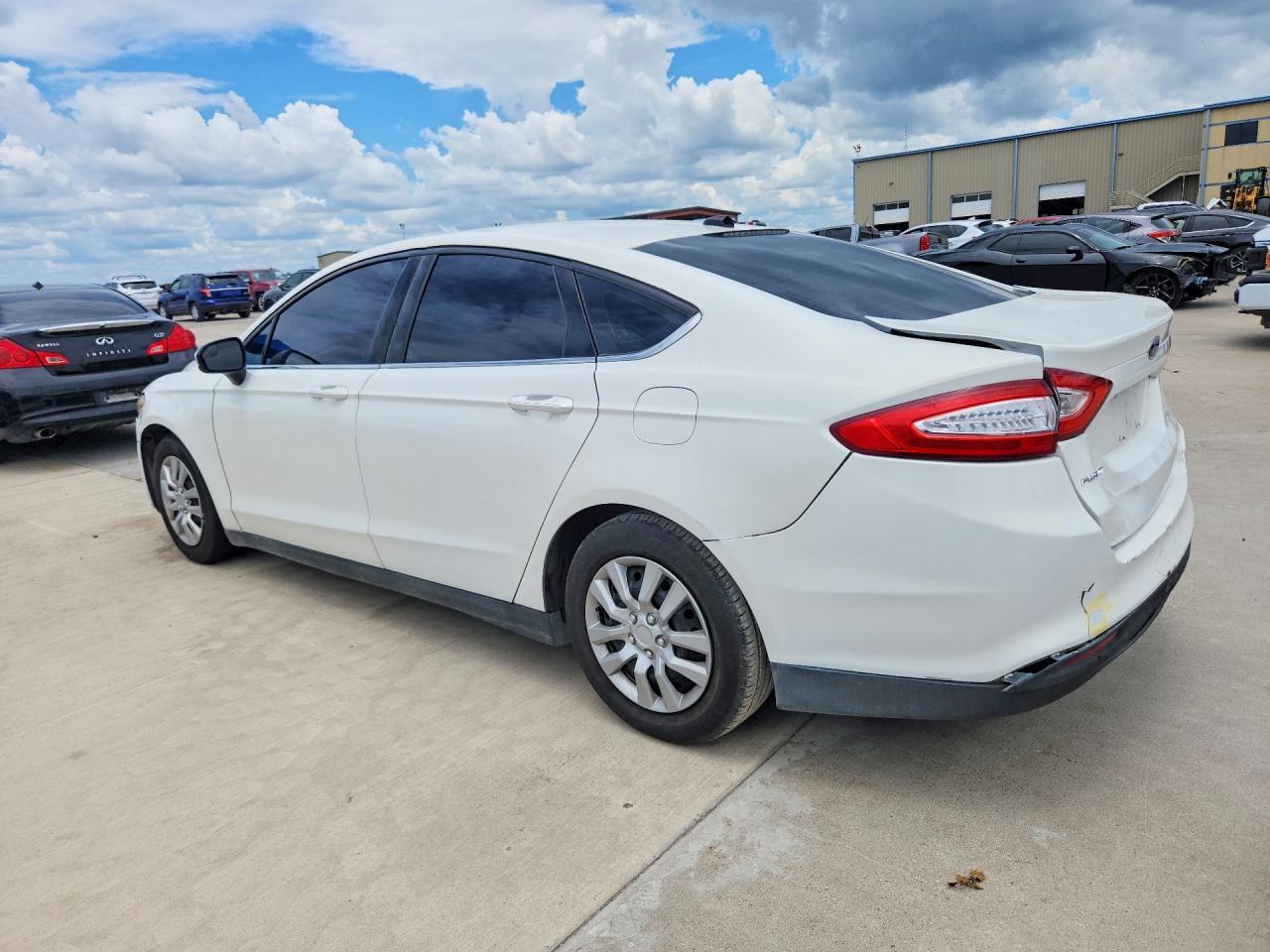 2014 Ford Fusion S - Фото 2
