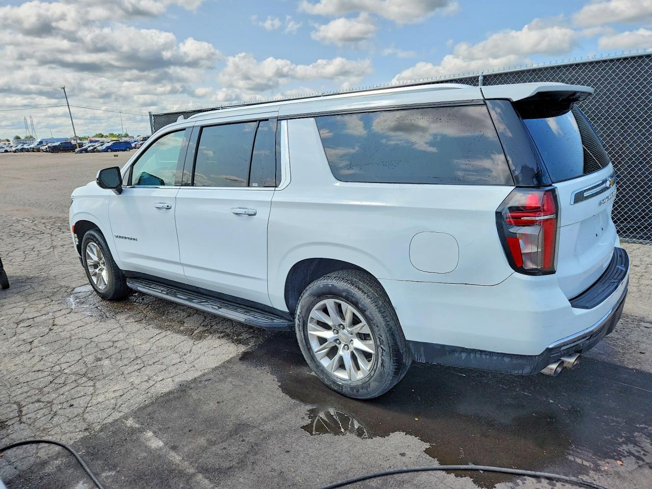 2022 Chevrolet Suburban C1500 Premier - Image 2