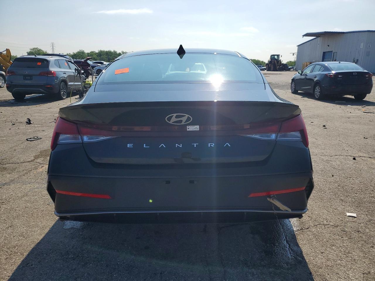 2025 Hyundai Elantra Sel Sport - Image 6