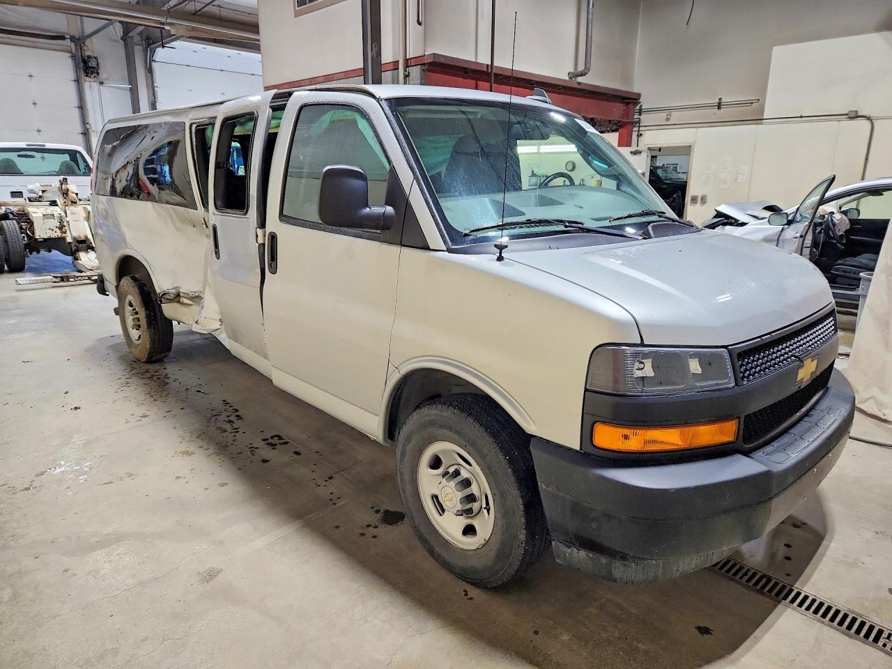 2023 Chevrolet Express G3500 Ls - Фото 4