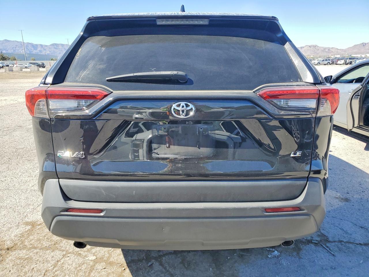 2022 Toyota Rav4 Le - Image 6