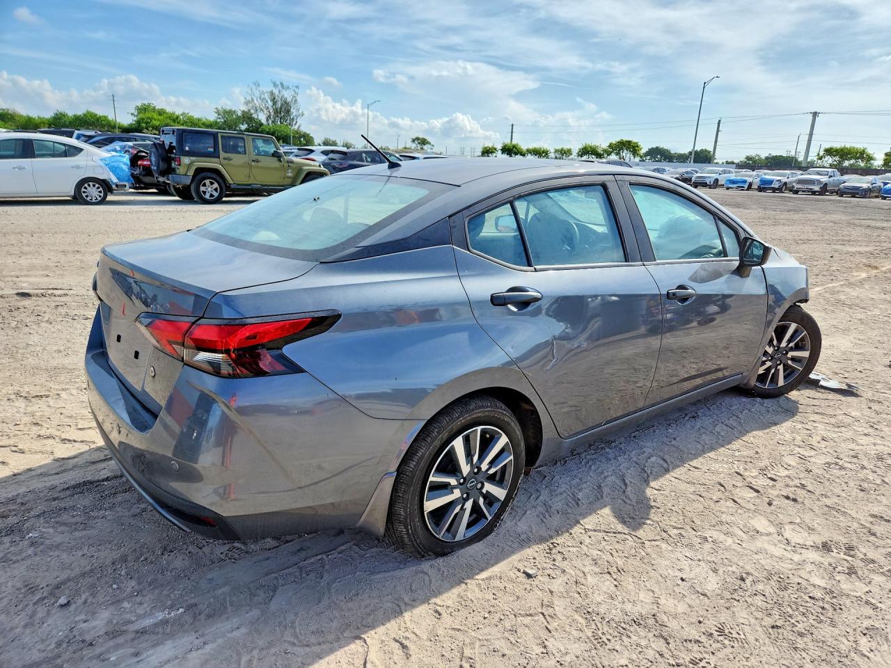2025 Nissan Versa S - Фото 3