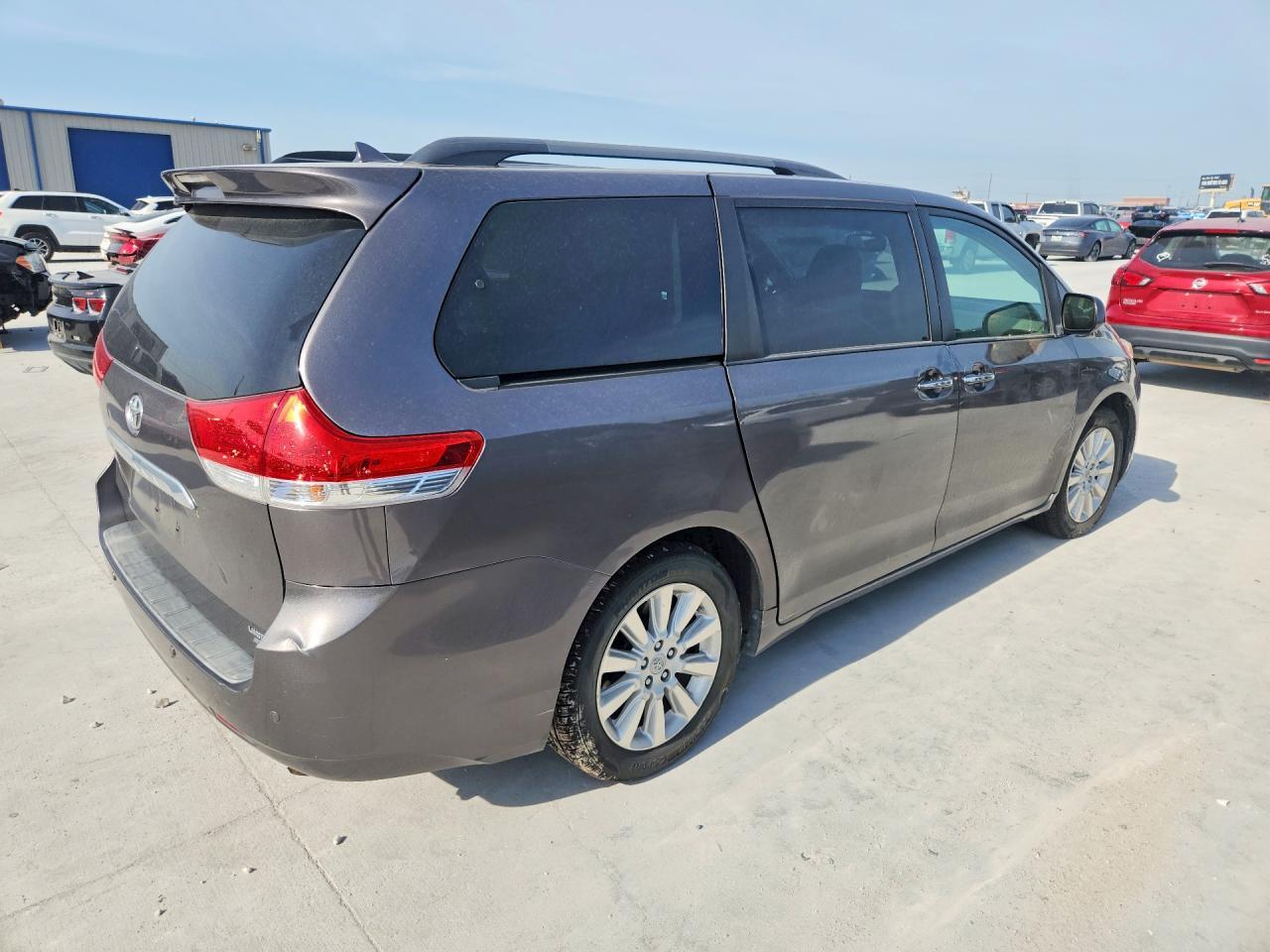 2011 Toyota Sienna Limited 7-Passenger - Image 3