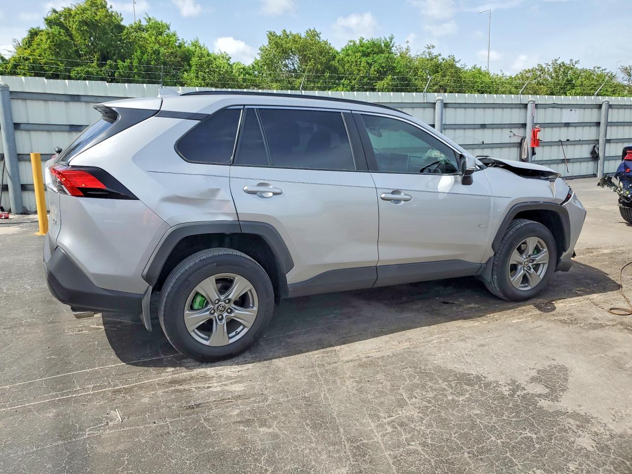2023 Toyota Rav4 Xle - Фото 3