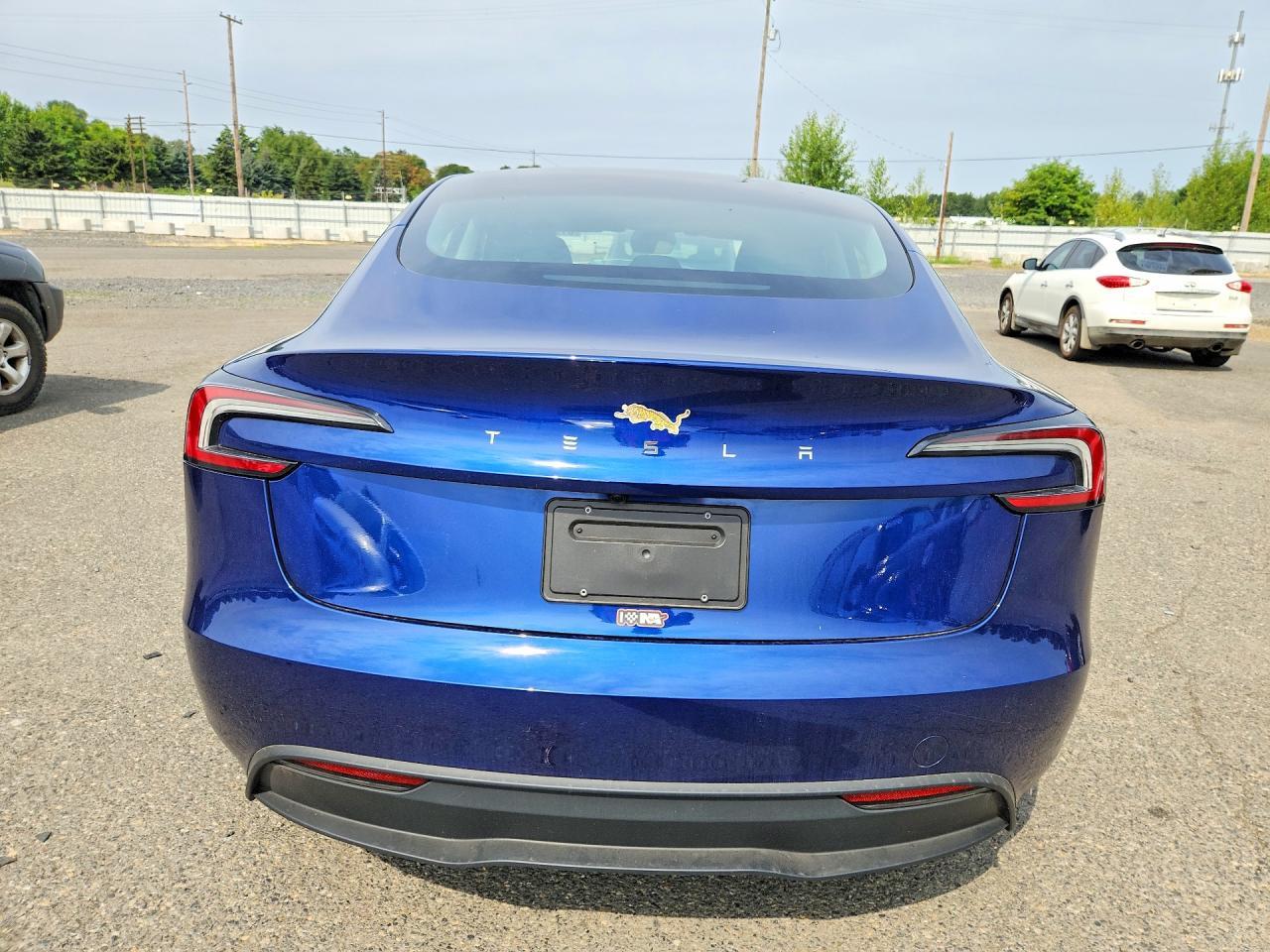2025 Tesla Model 3 - Фото 6