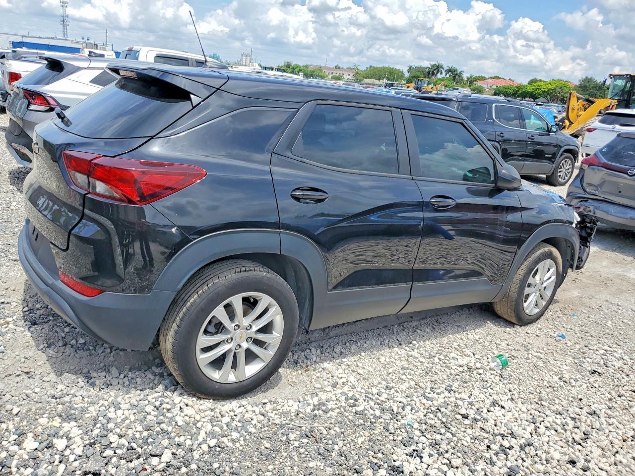 2021 Chevrolet Trailblazer Ls - Image 3
