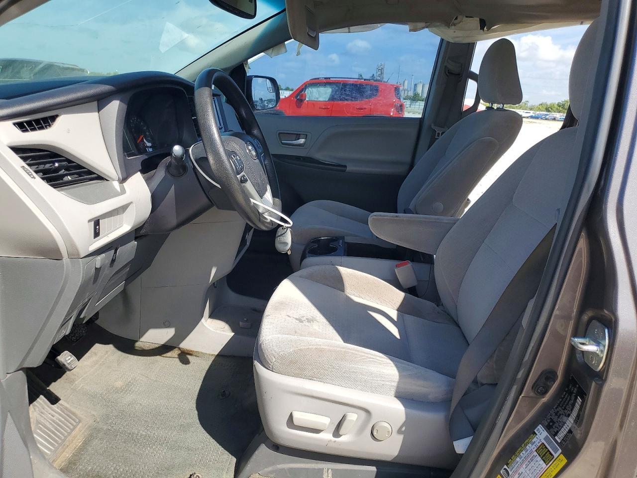 2015 Toyota Sienna Le - Фото 7