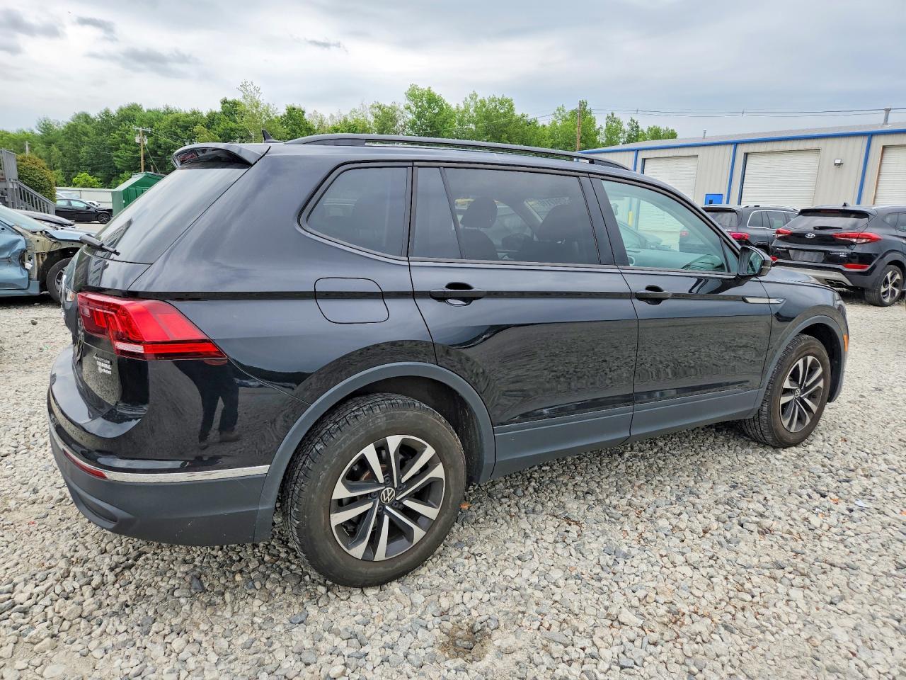 2022 Volkswagen Tiguan S - Фото 3