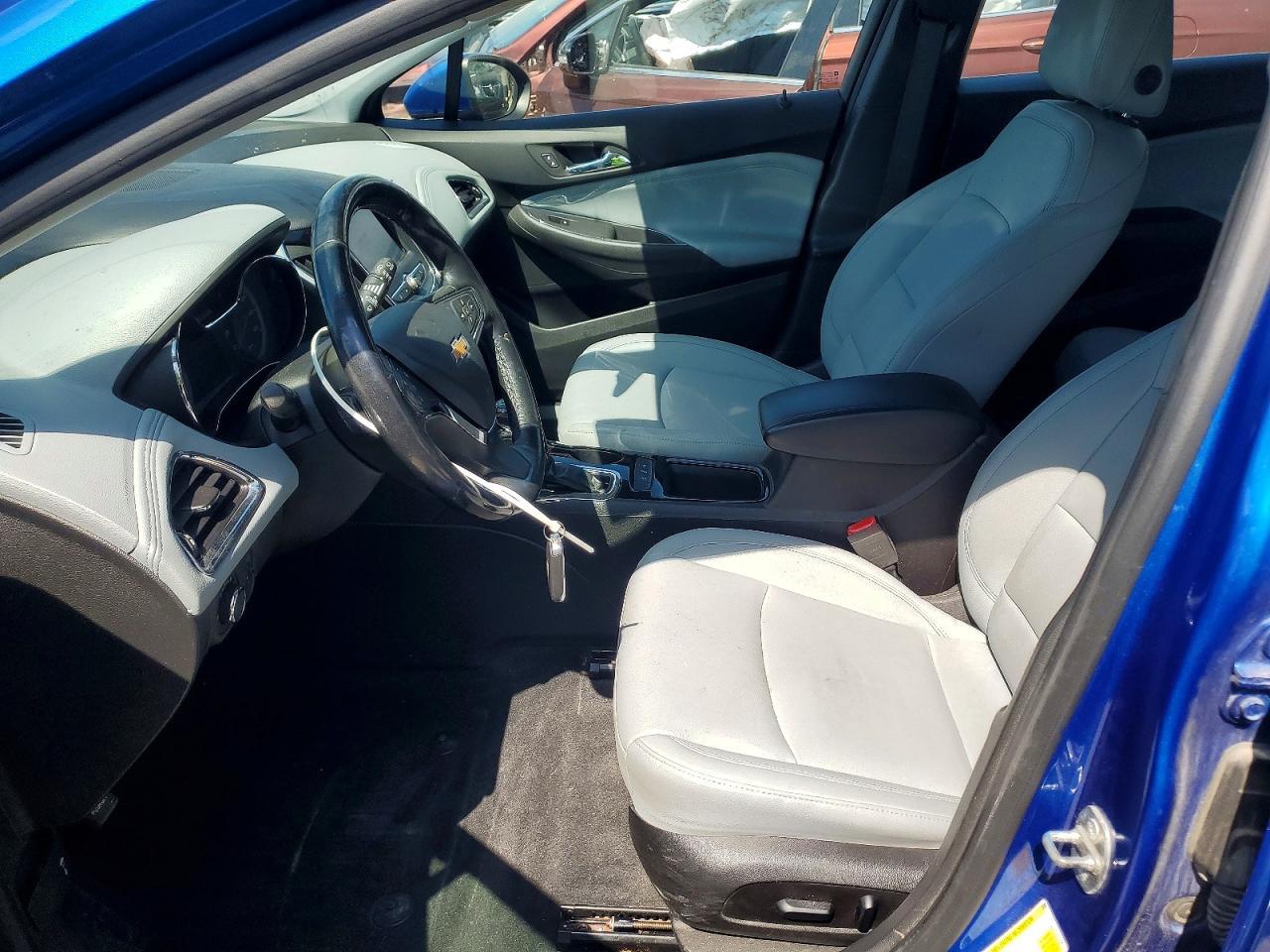 2019 Chevrolet Cruze - Image 7