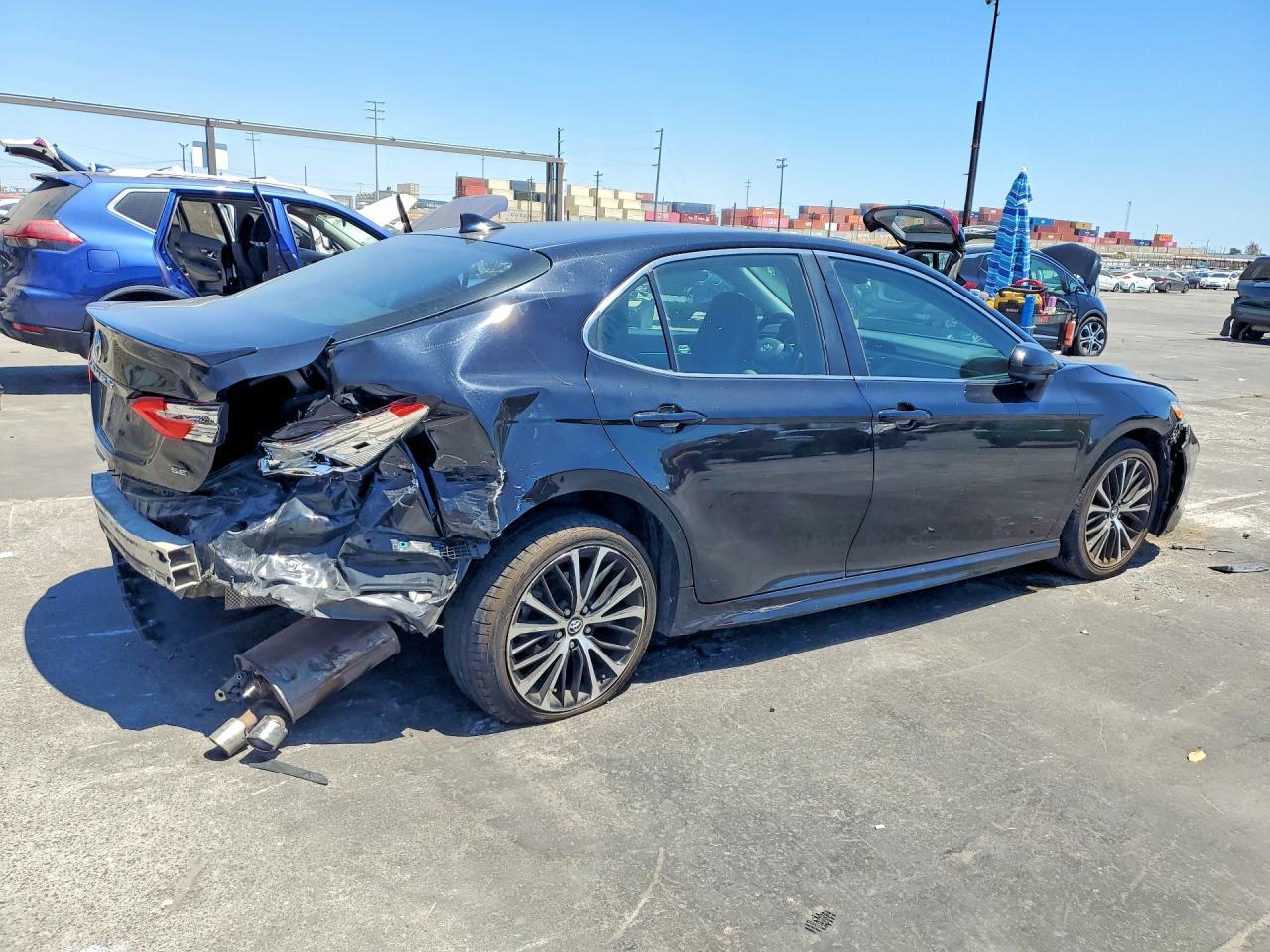 2020 Toyota Camry Se - Фото 3