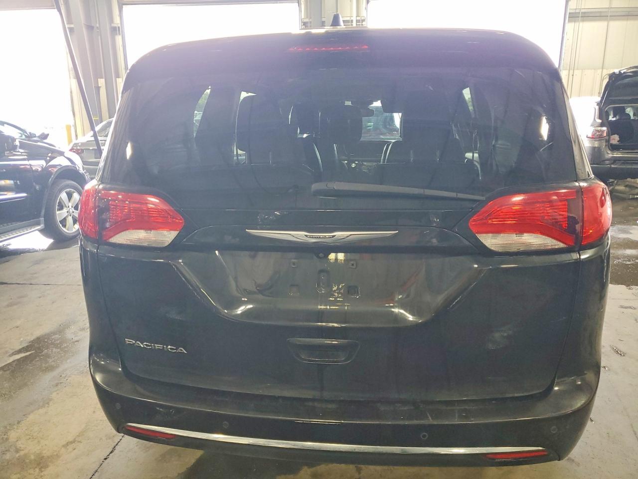 2017 Chrysler Pacifica Touring L Plus - Фото 6