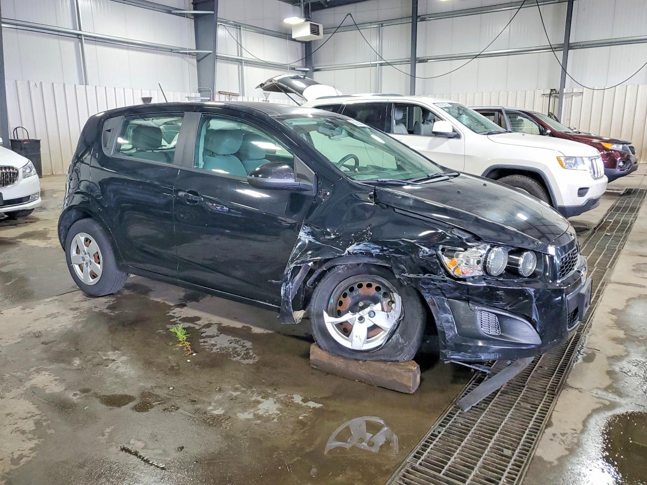 2016 Chevrolet Sonic Ls - Image 4