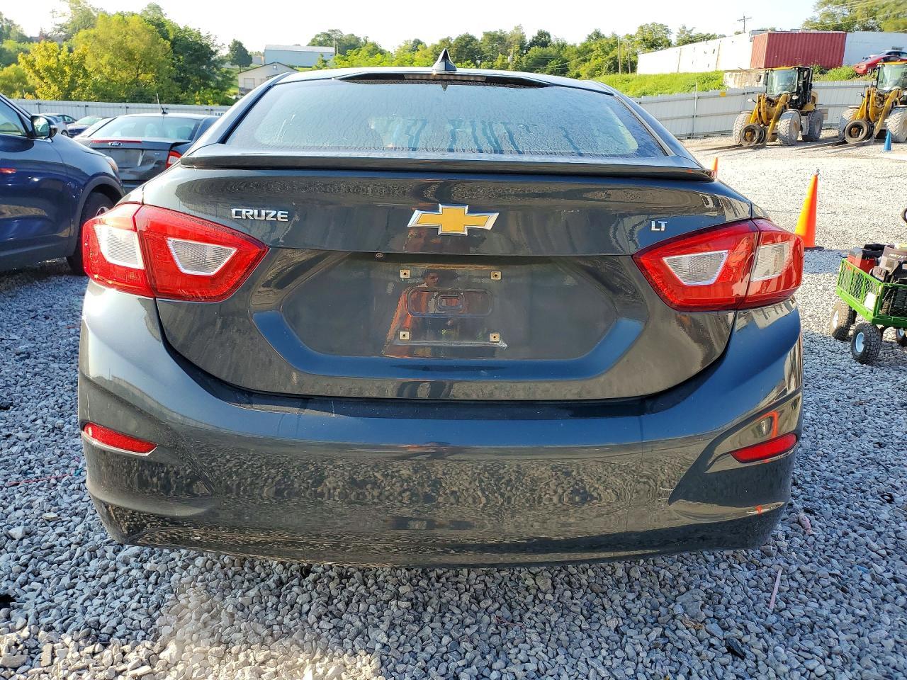 2018 Chevrolet Cruze Lt - Image 6