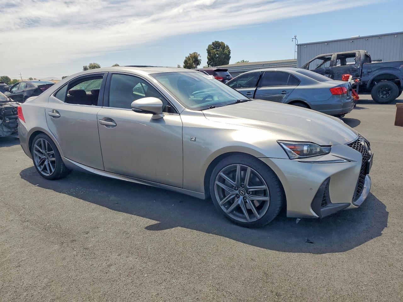 2019 Lexus Is 300 - Image 4