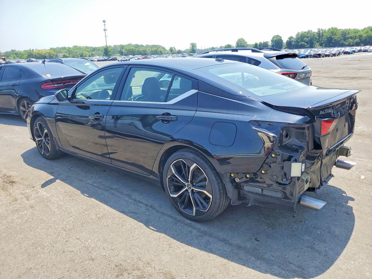2023 Nissan Altima Sr - Фото 2