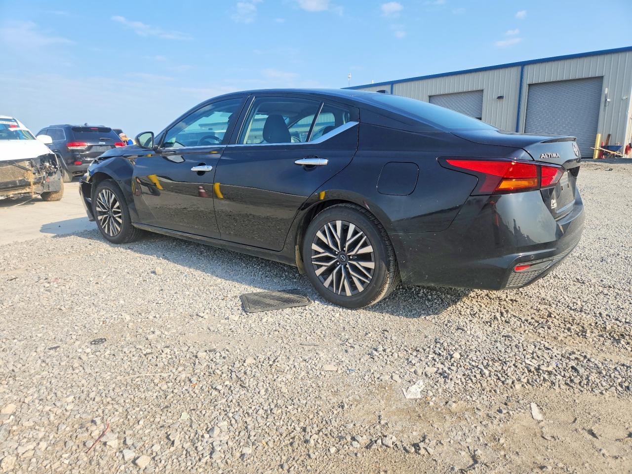 2024 Nissan Altima Sv - Image 2