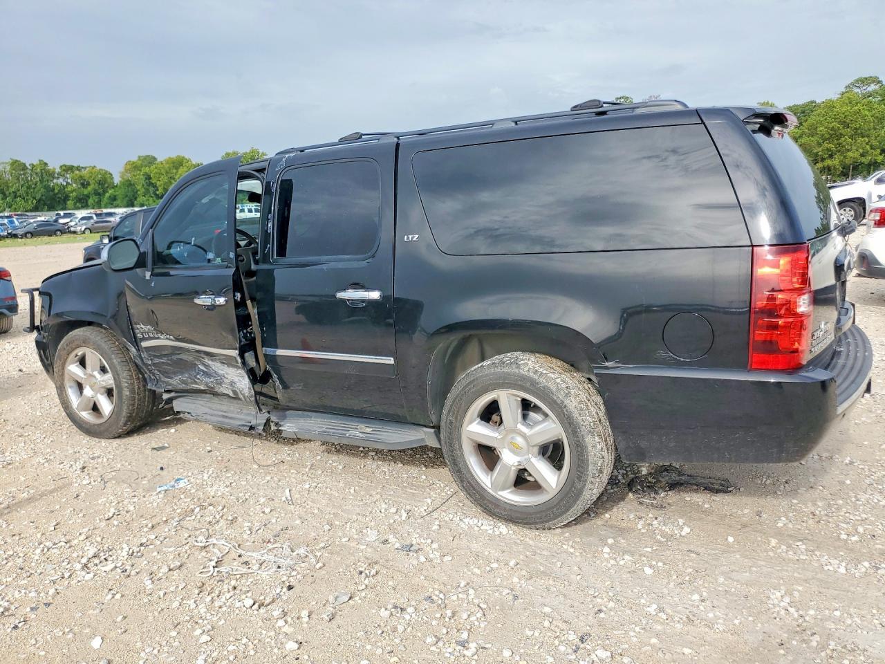 2011 Chevrolet Suburban C1500 Ltz - Фото 2