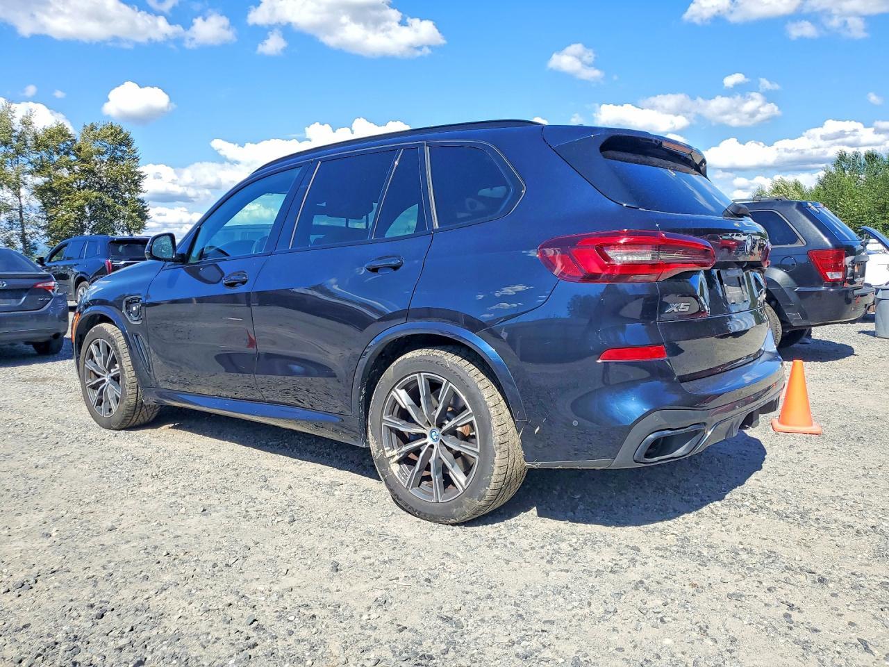 2022 BMW X5 xDrive45E - Фото 2