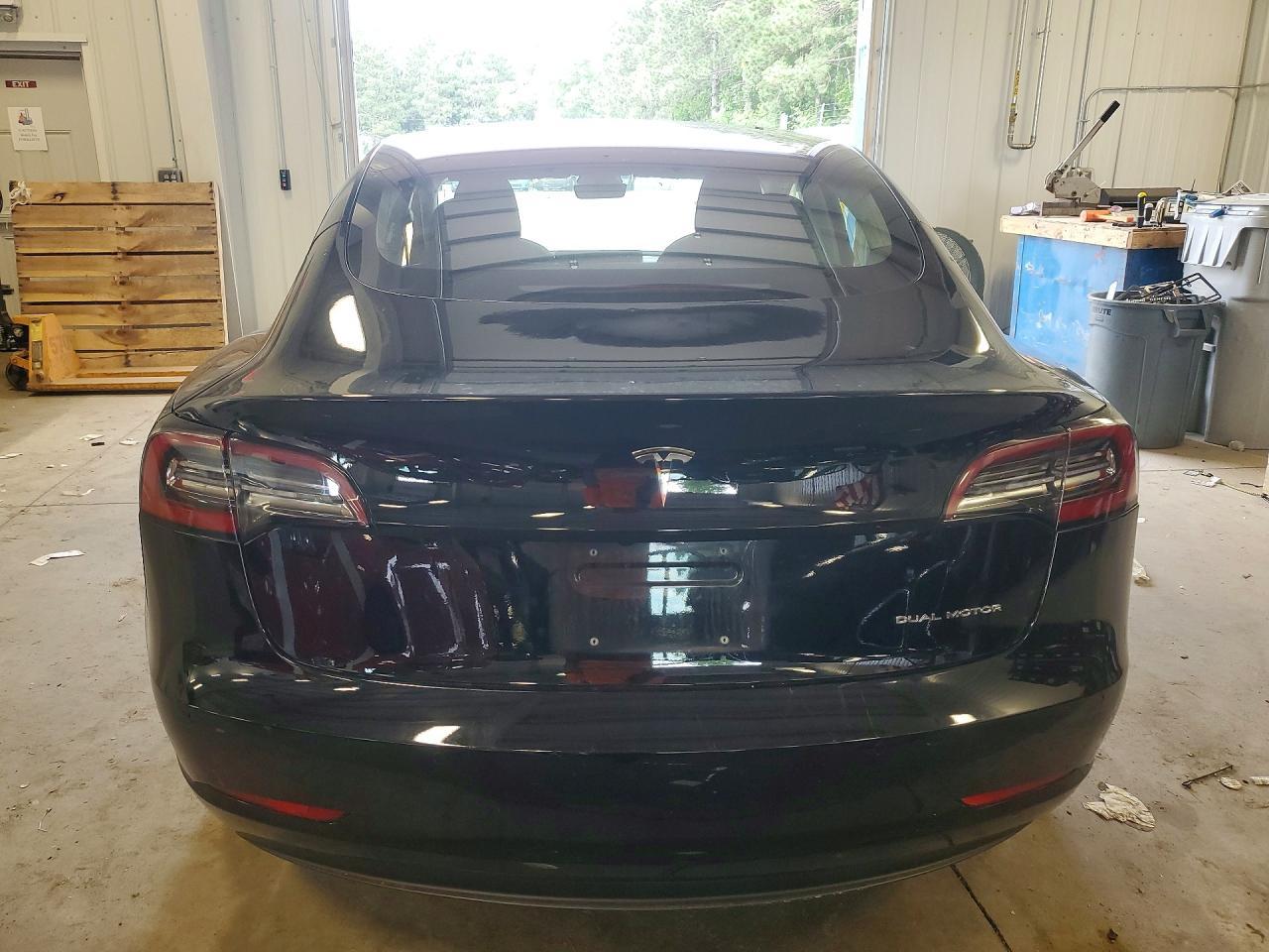2018 Tesla Model 3 - Фото 6