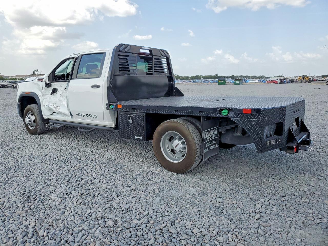 2025 GMC Sierra K3500 - Image 2