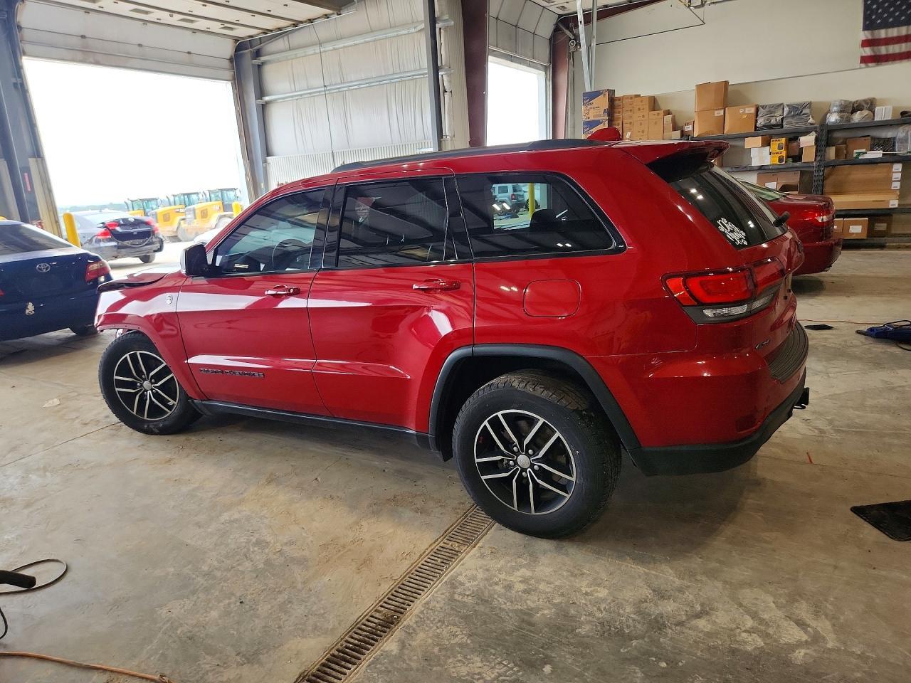 2017 Jeep Grand Cherokee Trailhawk - Фото 2