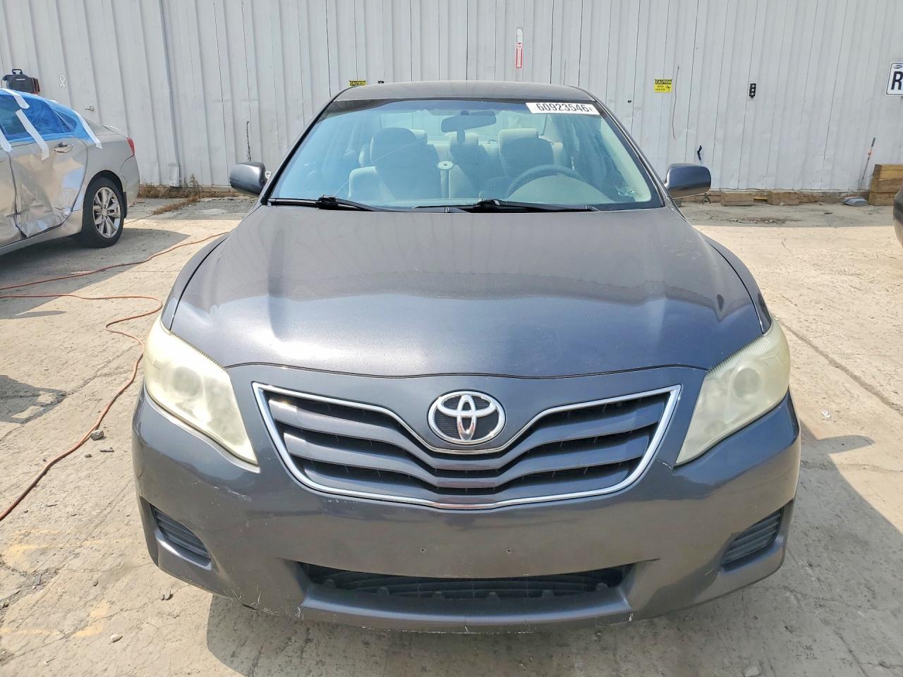 2011 Toyota Camry Le - Фото 5