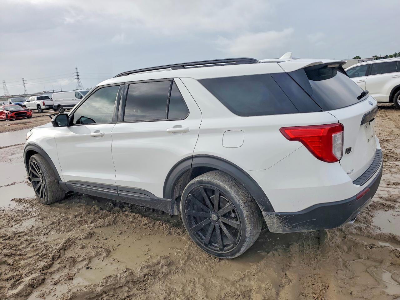 2022 Ford Explorer Xlt - Фото 2