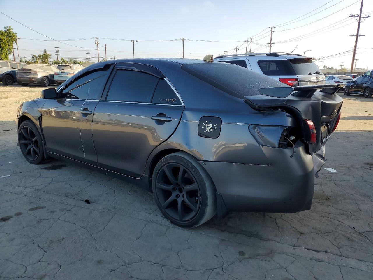 2011 Toyota Camry Le - Фото 2