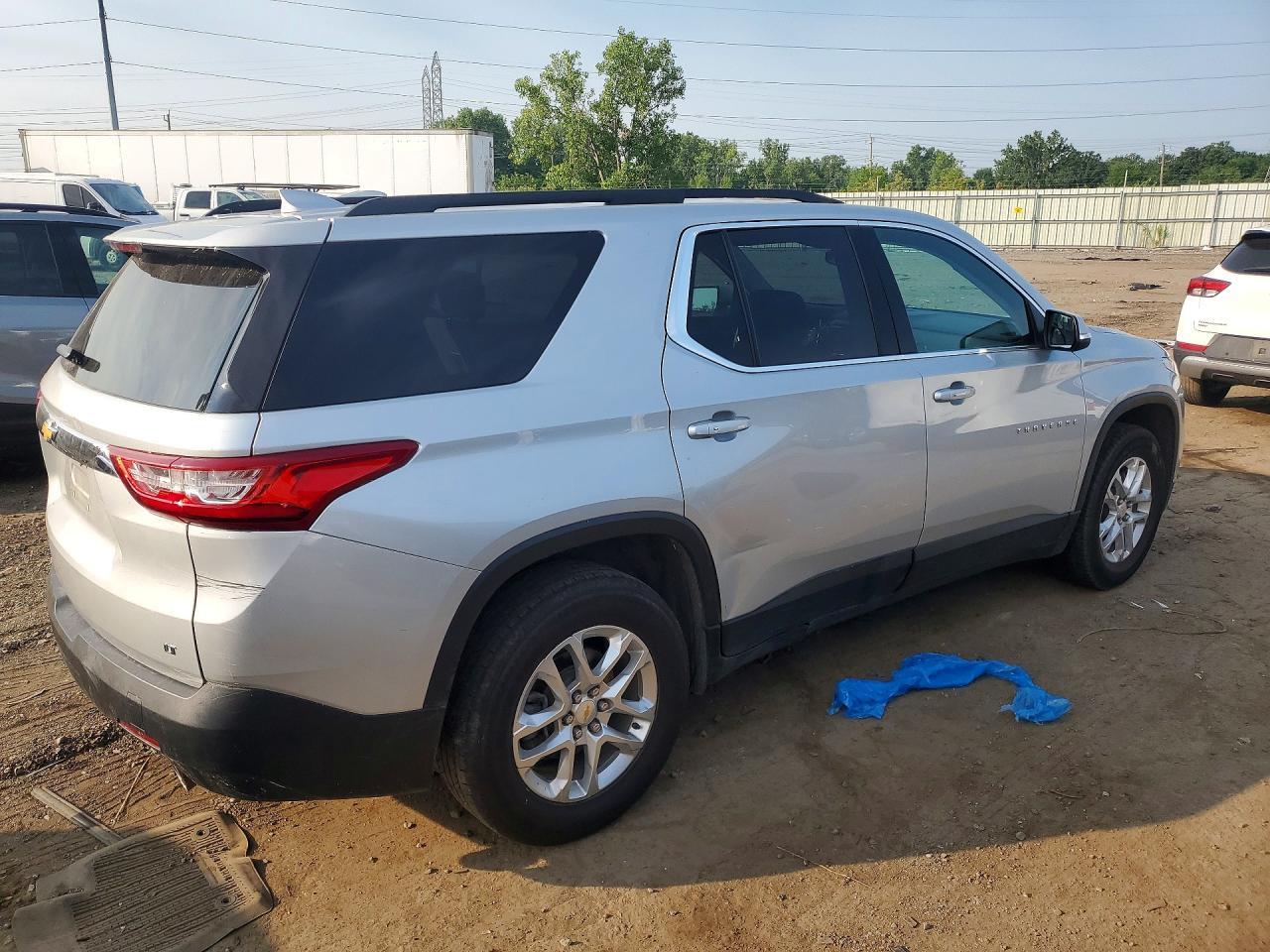 2021 Chevrolet Traverse Lt - Фото 3