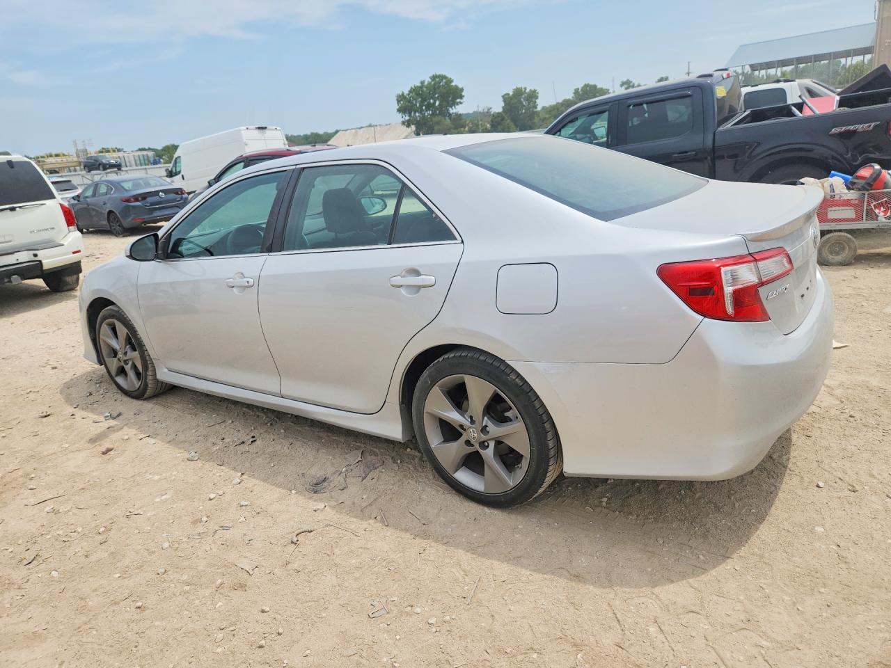 2014 Toyota Camry Se Sport - Image 2