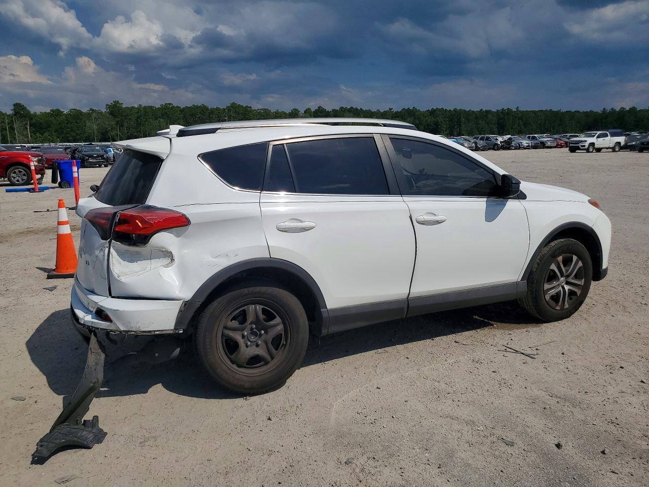 2018 Toyota Rav4 Le - Image 3