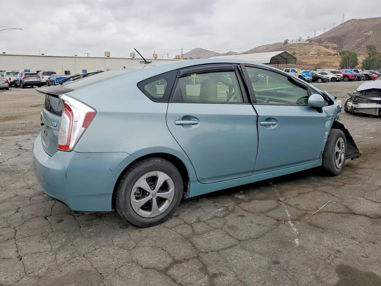 2012 Toyota Prius Two - Фото 3