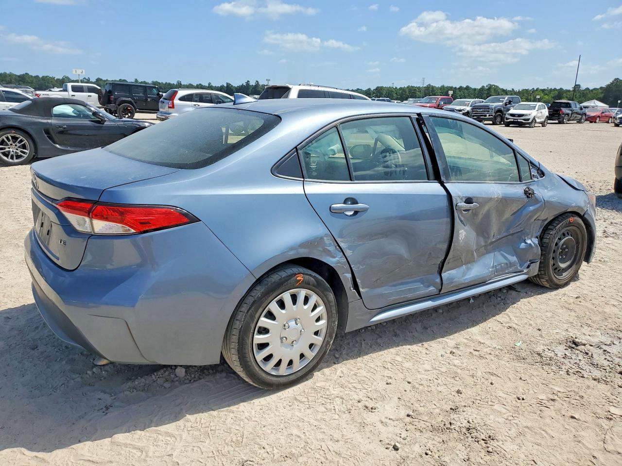 2022 Toyota Corolla Le - Image 3
