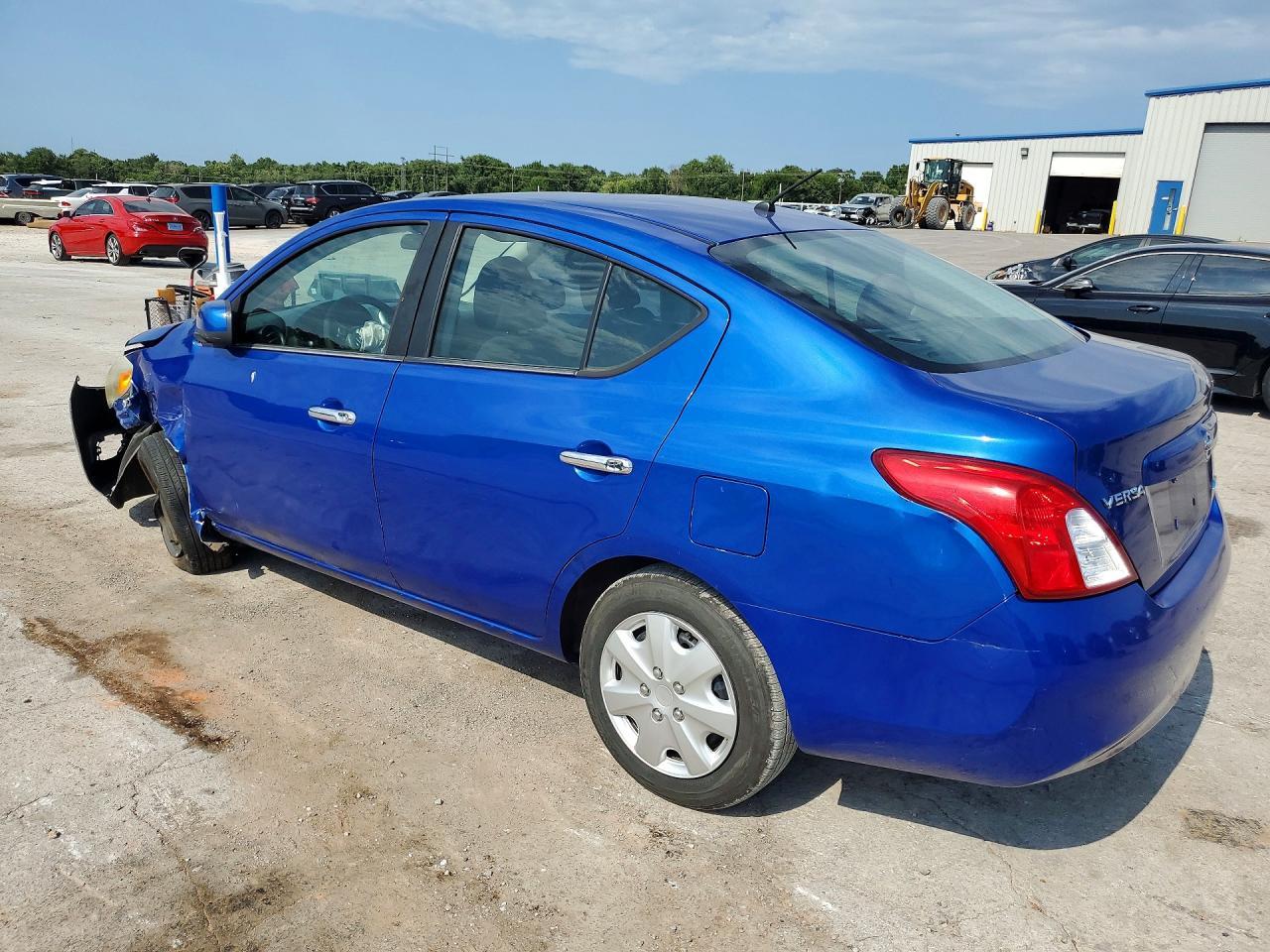 2012 Nissan Versa 1.6 S - Image 2
