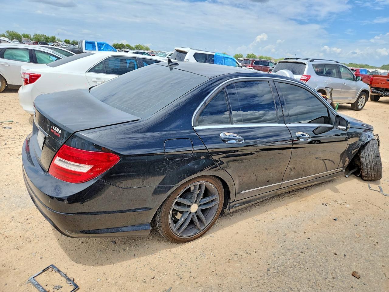 2014 Mercedes-Benz C 250 - Image 3