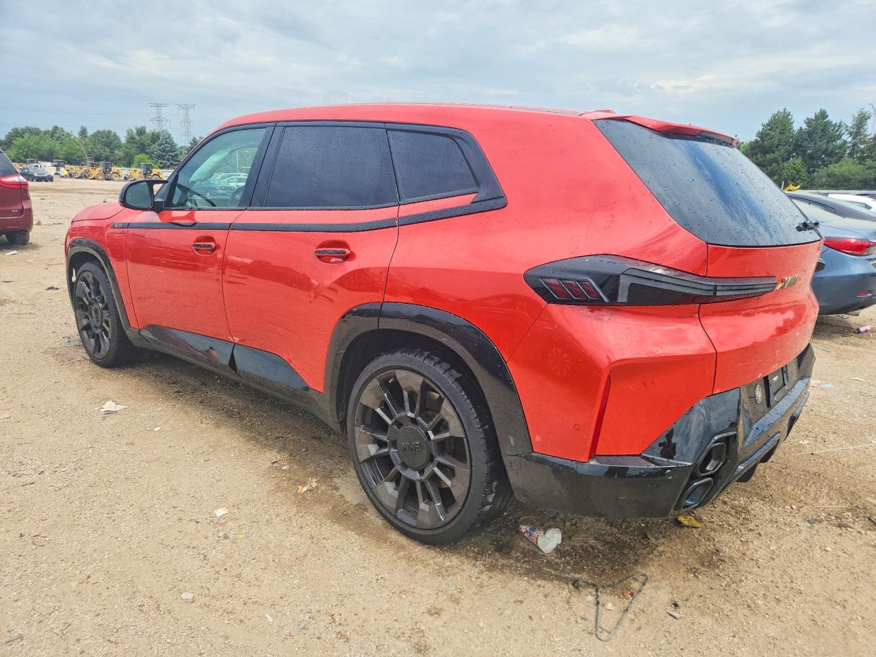 2023 BMW Xm - Image 2