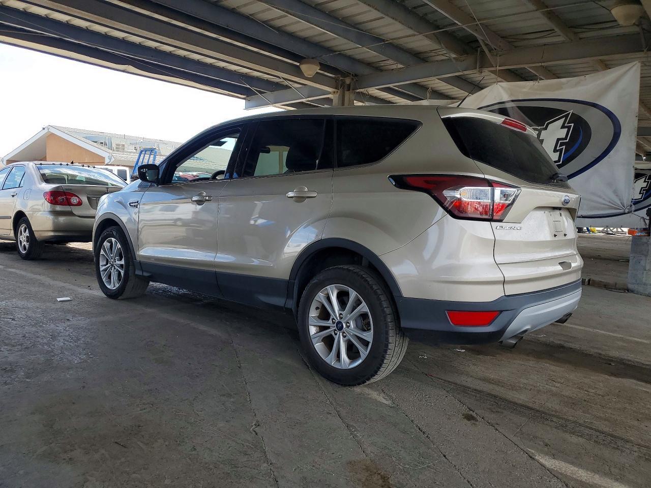 2017 Ford Escape Se - Фото 2