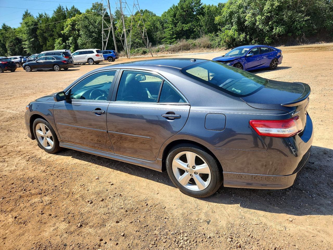 2011 Toyota Camry Se - Фото 2