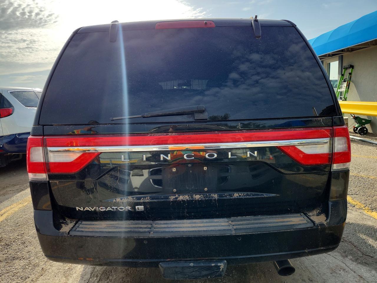 2017 Lincoln Navigator 4D Select - Image 6