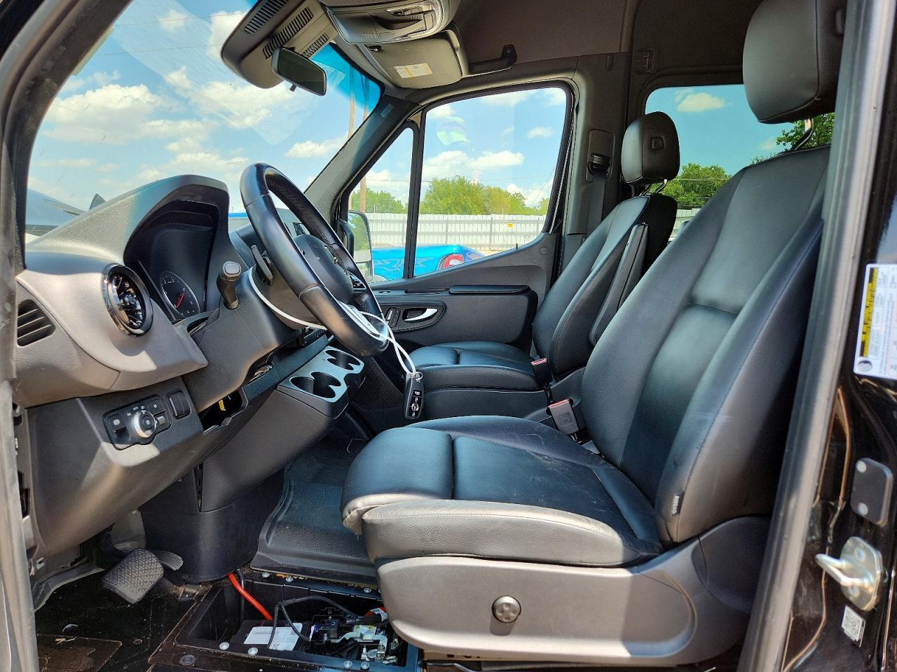 2022 Mercedes-Benz Sprinter 2500 - Фото 7