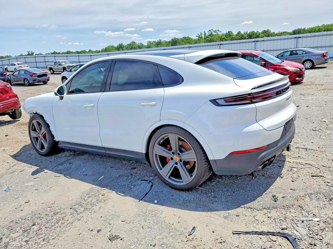 2024 Porsche Cayenne S Coupe - Фото 2
