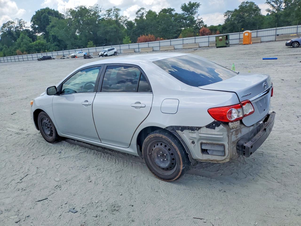 2013 Toyota Corolla Le - Фото 2