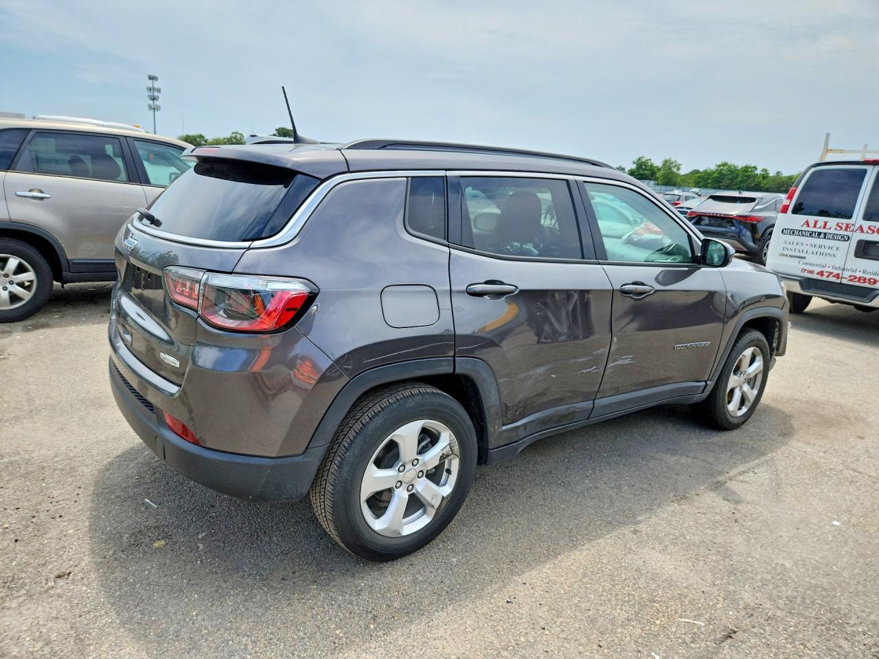 2021 Jeep Compass Latitude - Фото 3