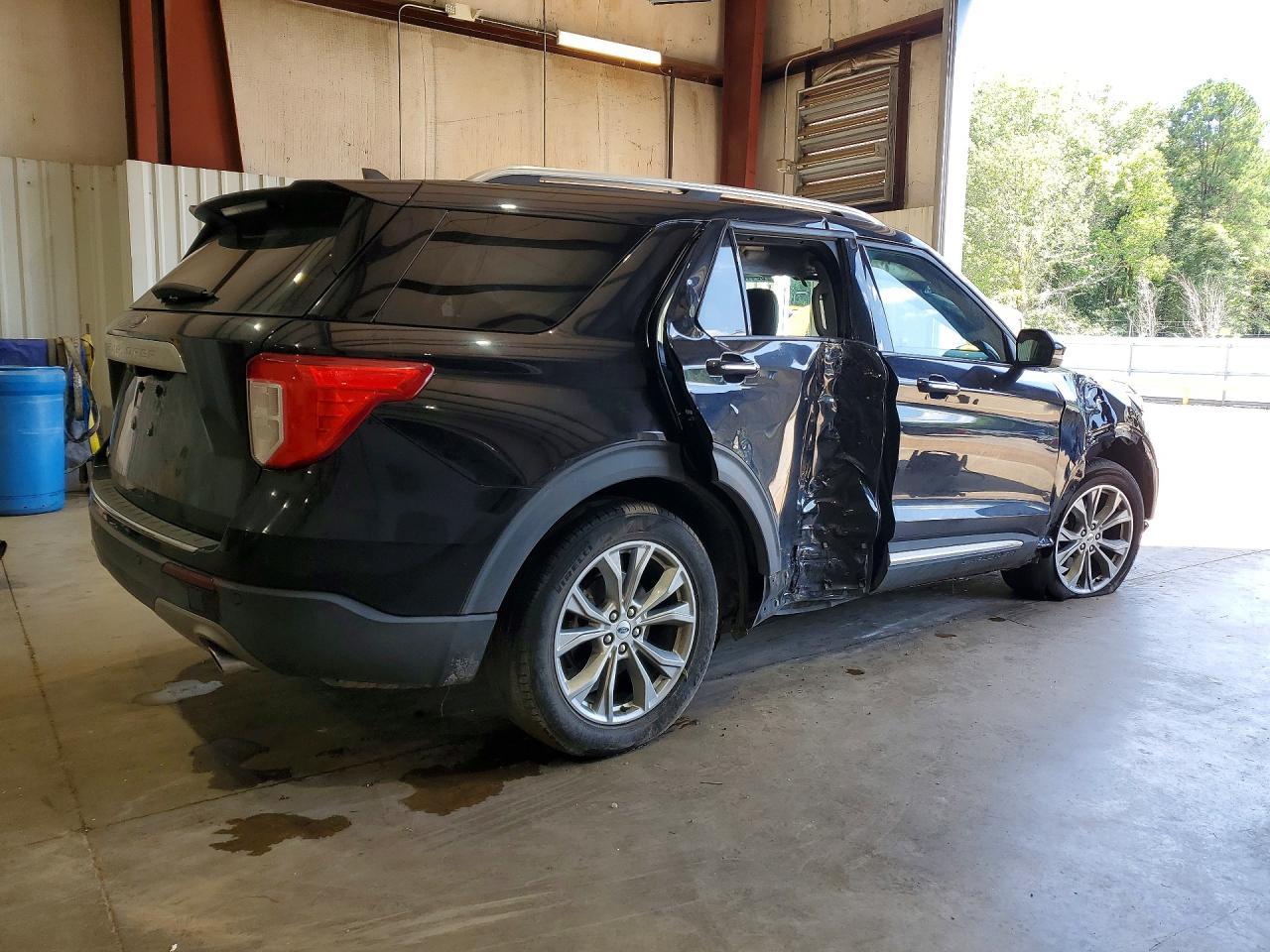2023 Ford Explorer Limited - Image 3