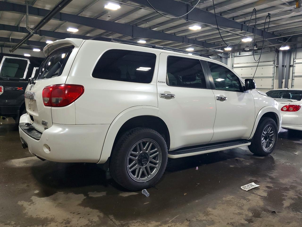 2014 Toyota Sequoia Platinum - Фото 3