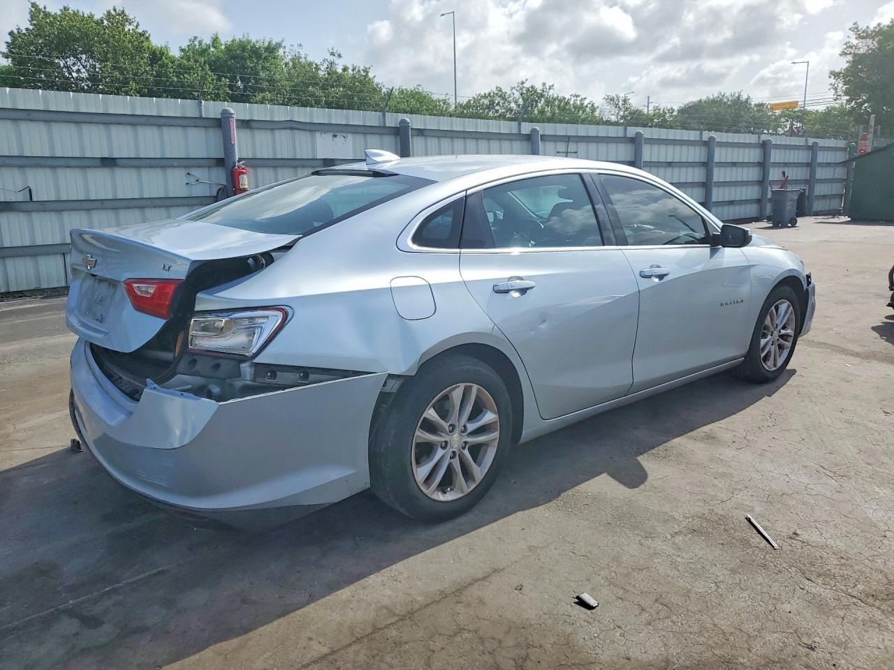 2017 Chevrolet Malibu Lt - Image 3