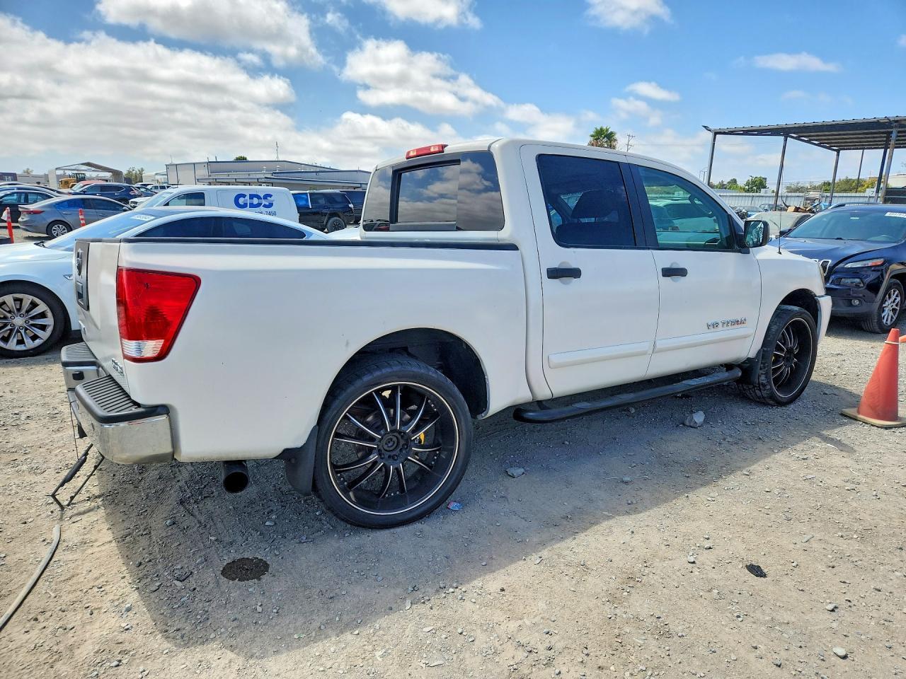 2010 Nissan Titan Se - Image 3