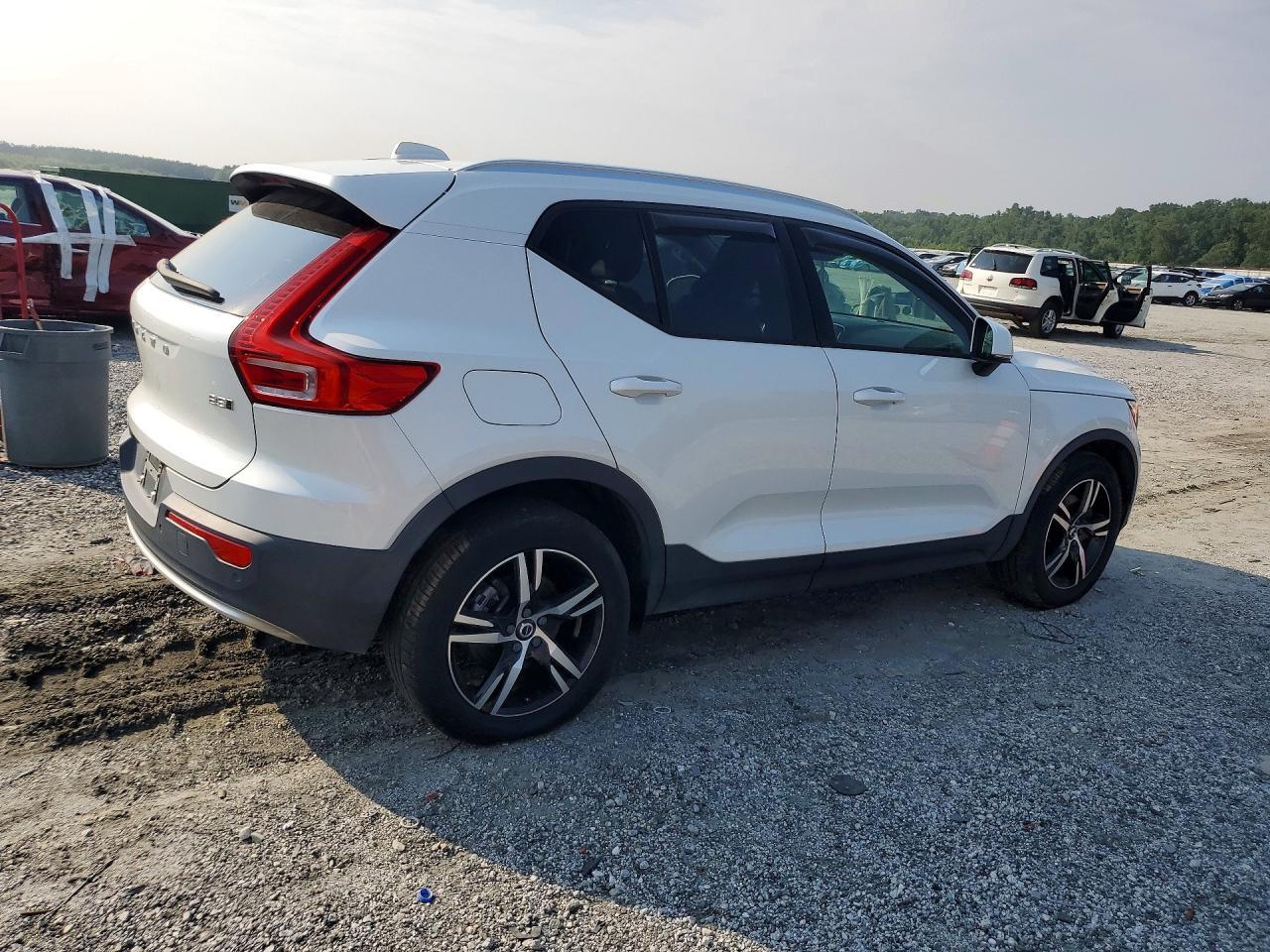 2023 Volvo Xc40 Core - Фото 3