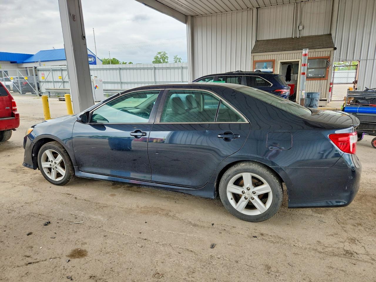 2012 Toyota Camry Se - Image 2